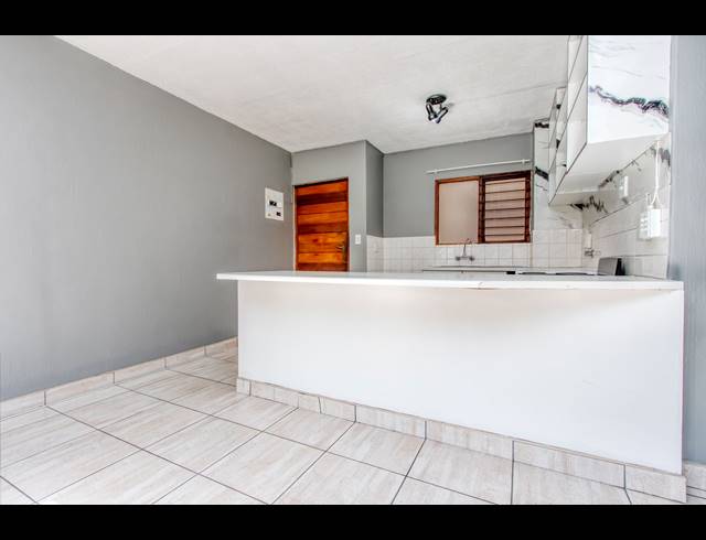 2 BEDROOM APARTMENT TO LET IN WELTEVREDEN PARK